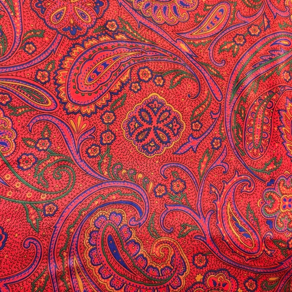 Scarf Made of 100% Silk with a Paisley Print NWOT - Picture 5 of 5